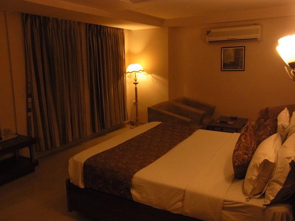 Hotel Eden Ahmedabad Exterior foto